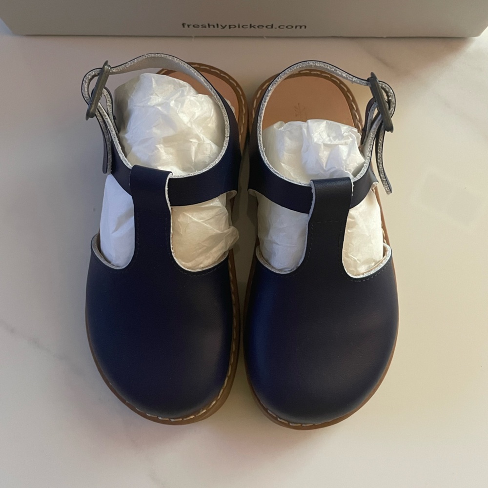 EUC Freshly Picked Toddler Newport Sandals in Maritime (Navy) size 8
